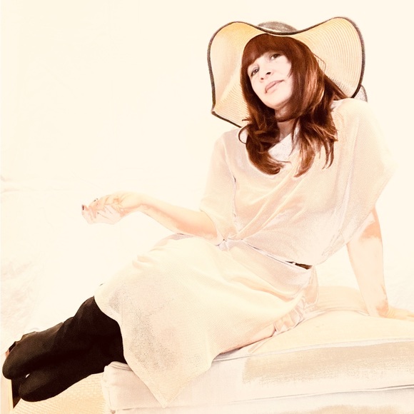 Meet your Posher, Isabelle - Picture 1 of 2